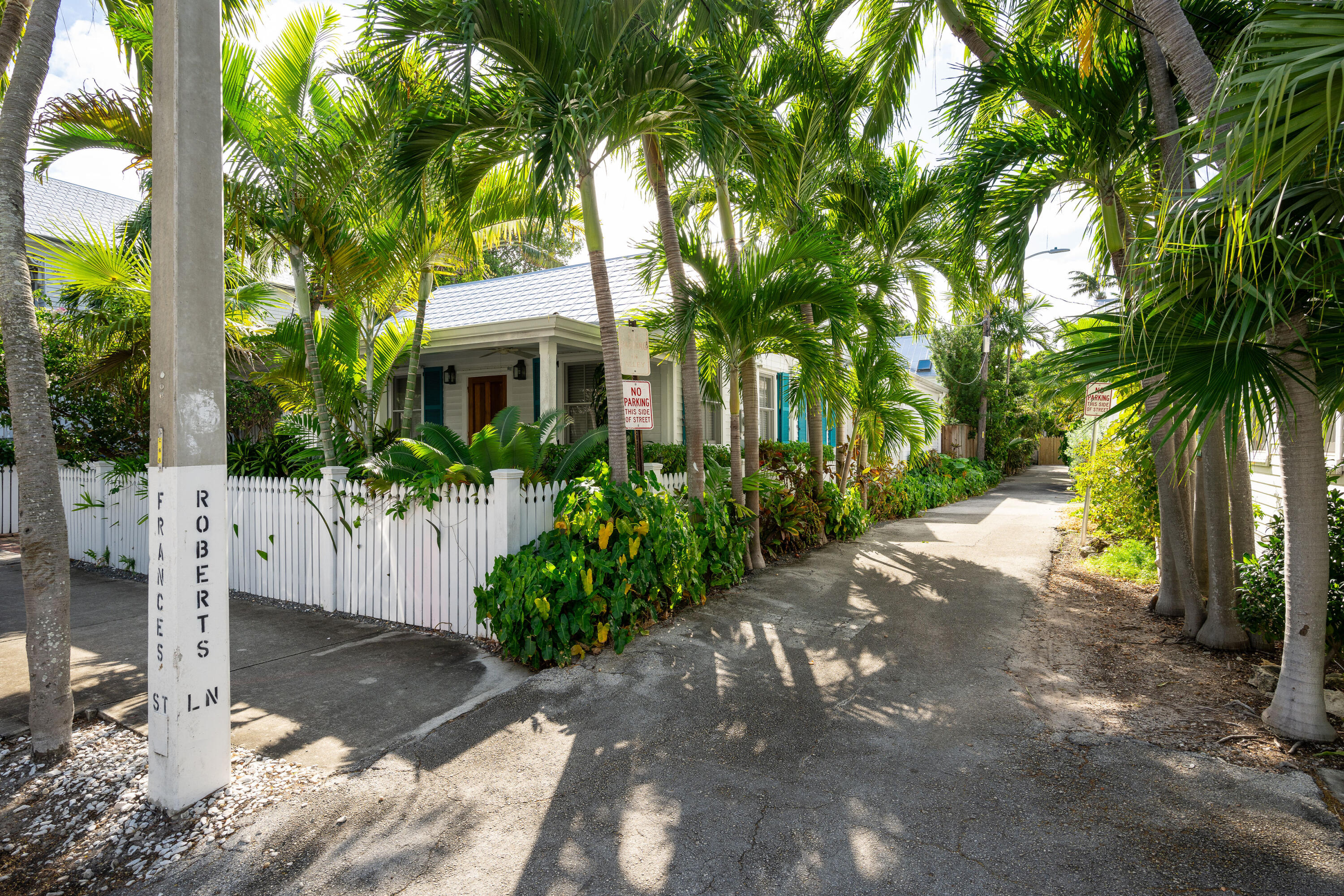 608 Roberts Lane