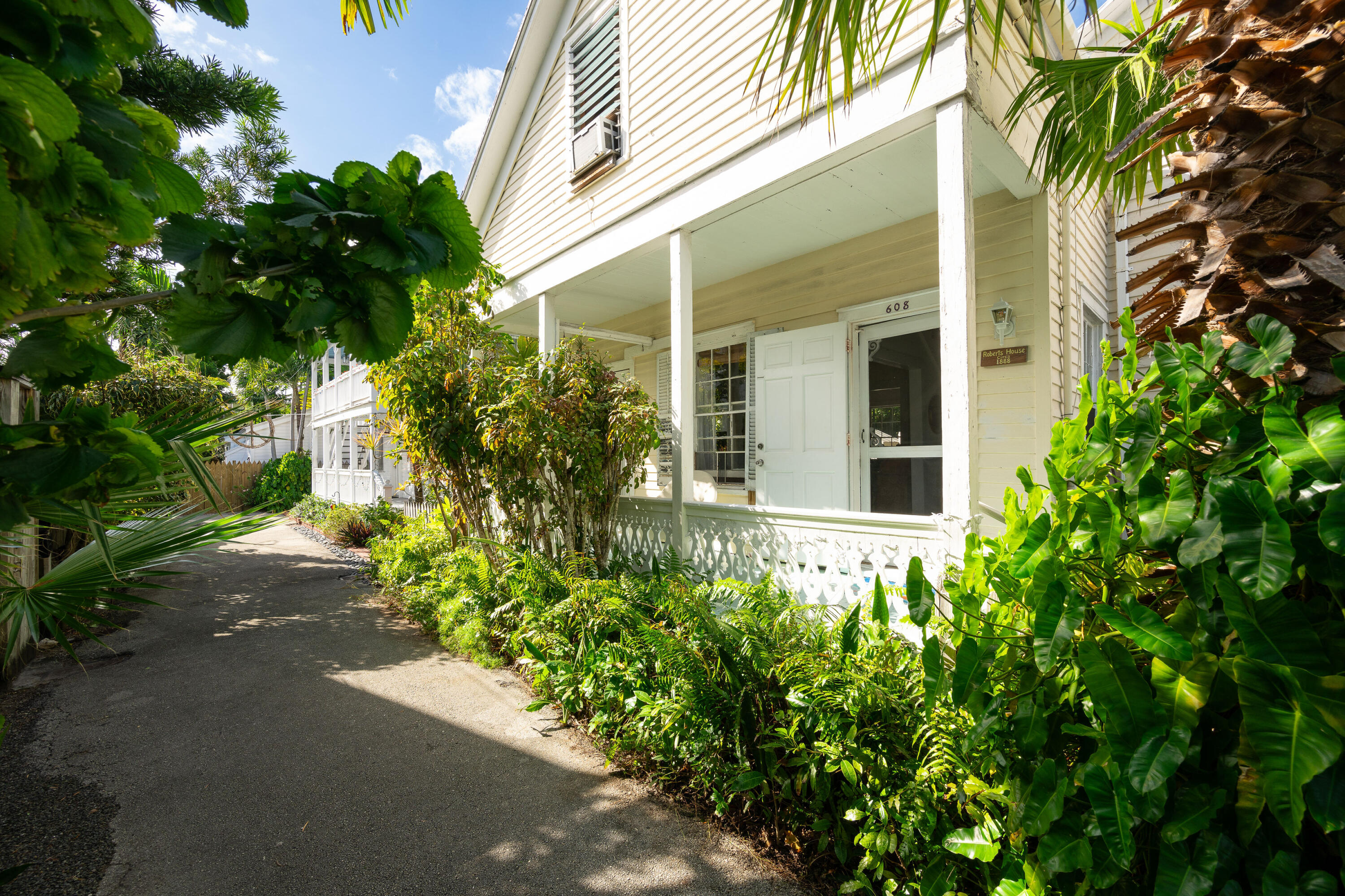 608 Roberts Lane