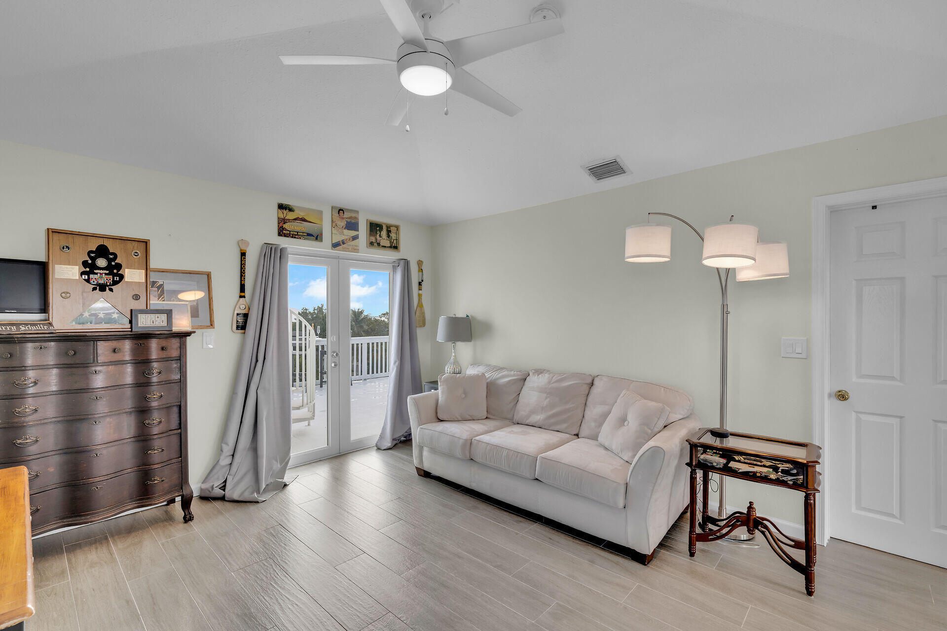 903 Indies Road