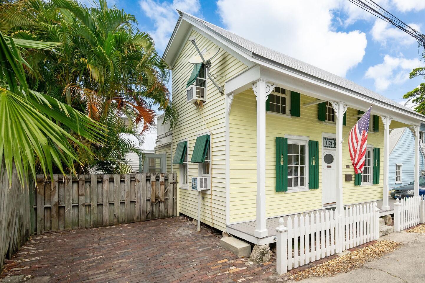1121 Elgin Lane