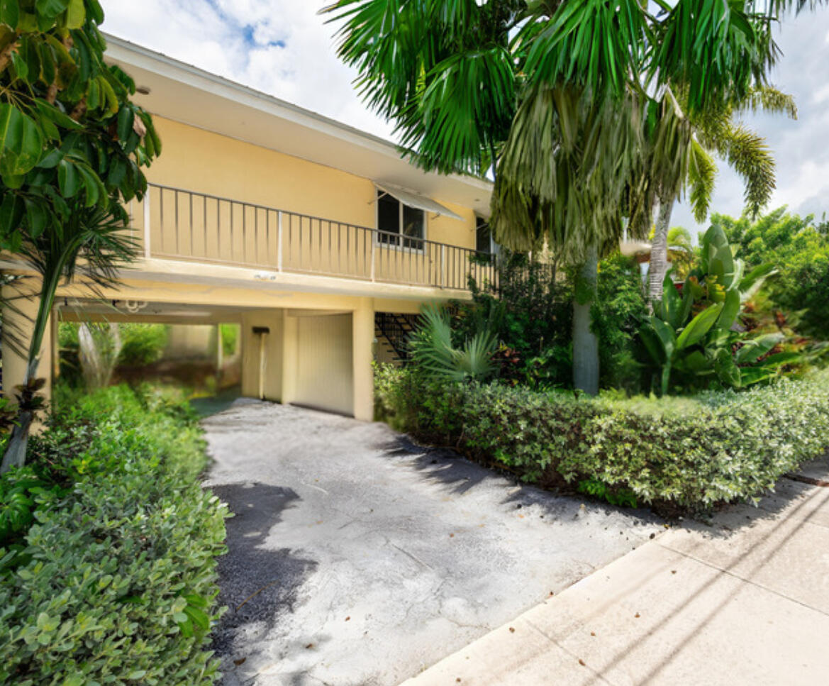 2811 Venetian Drive