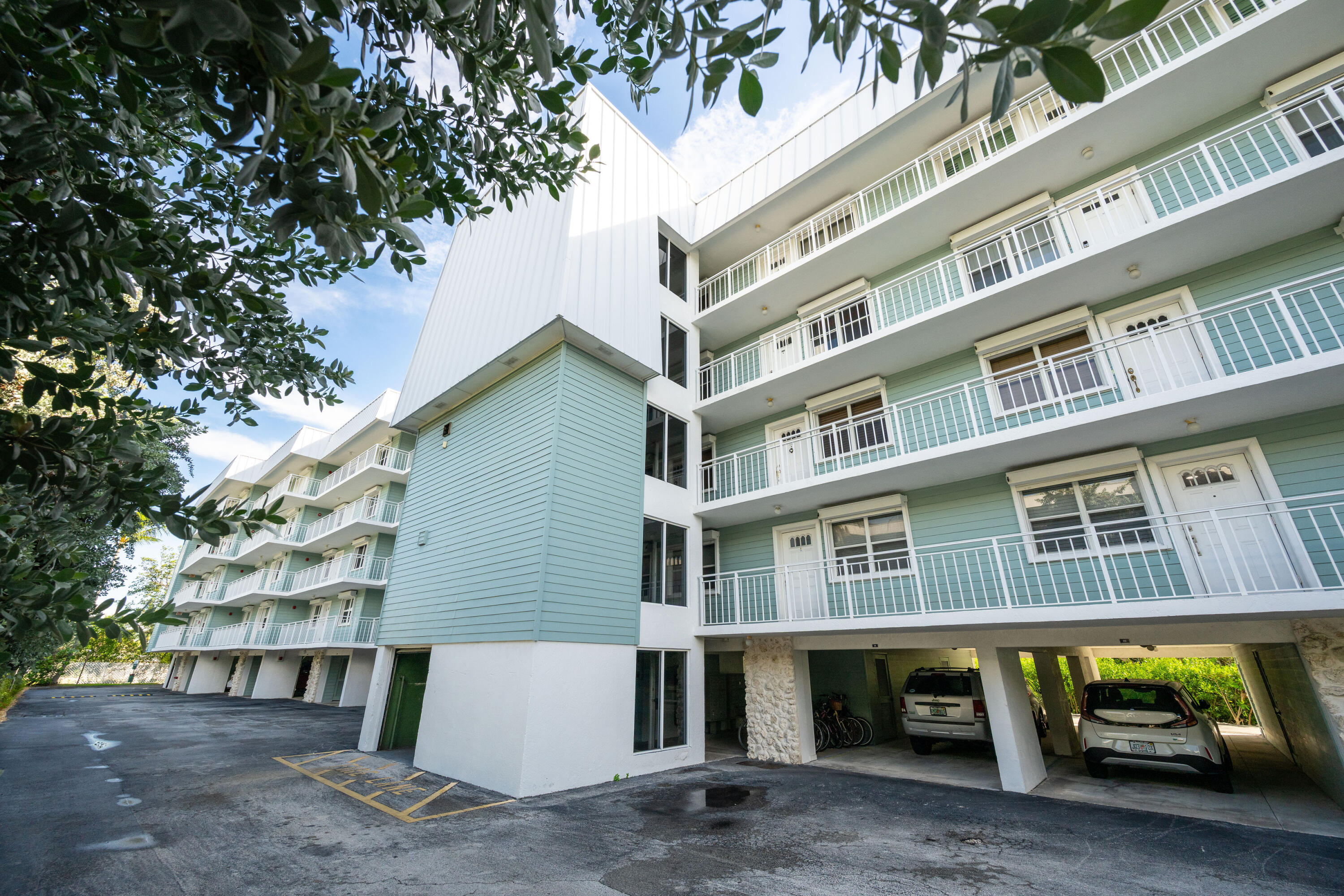 1901 S Roosevelt Boulevard Unit: 406W