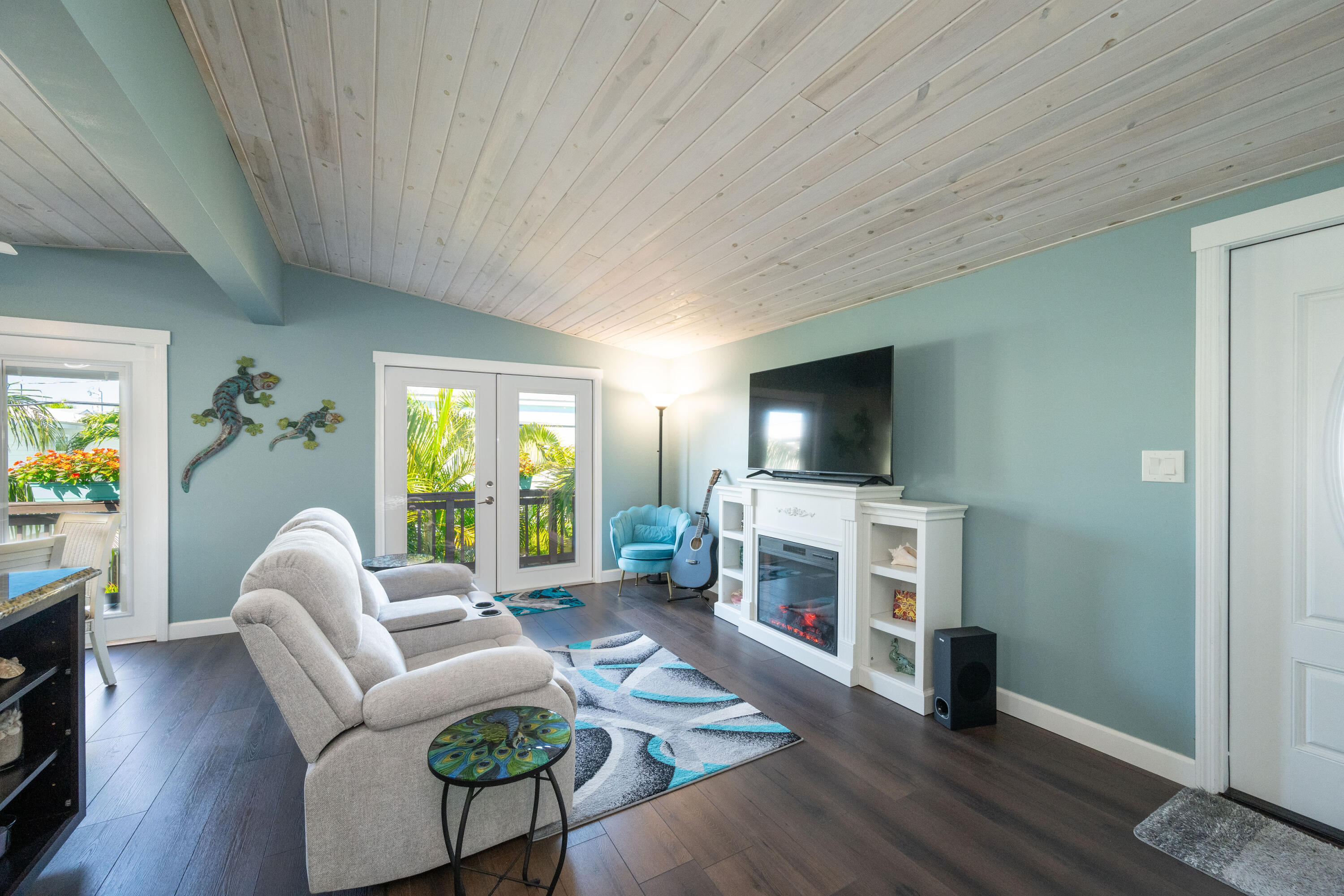 11 El Monte Lane