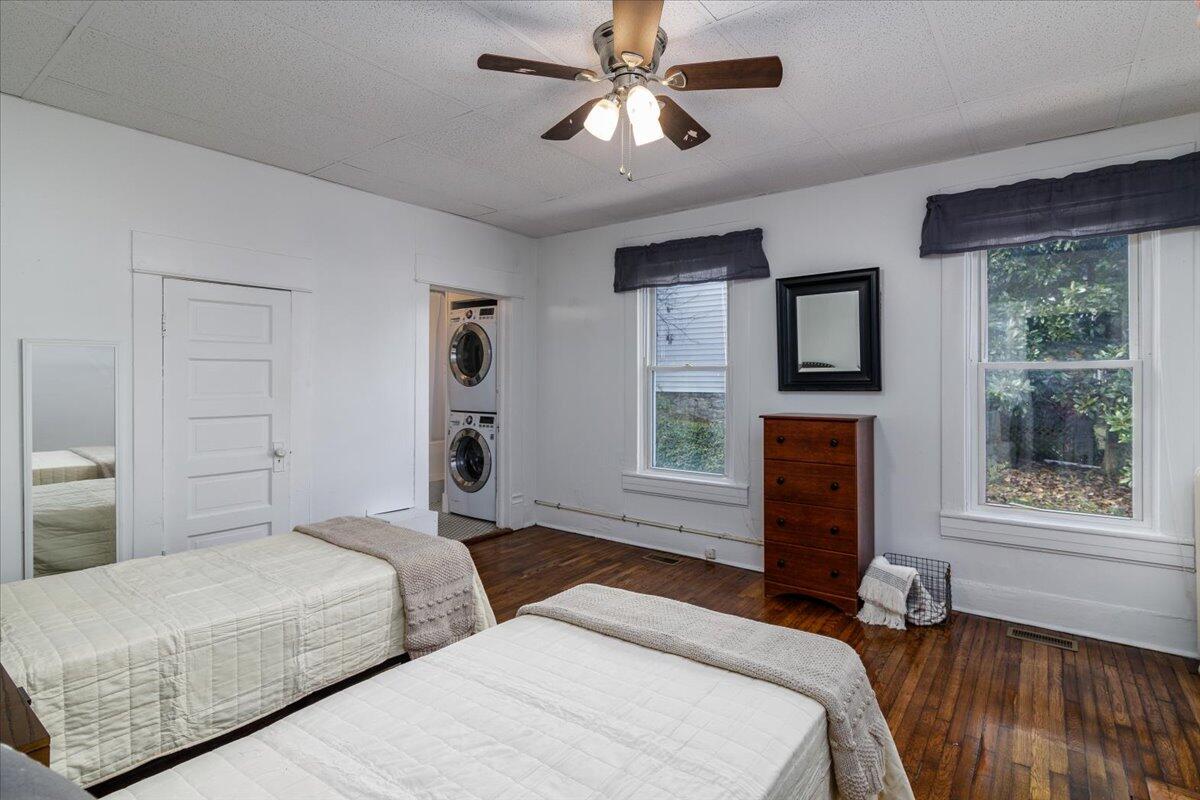 350 Mountain AVE SW