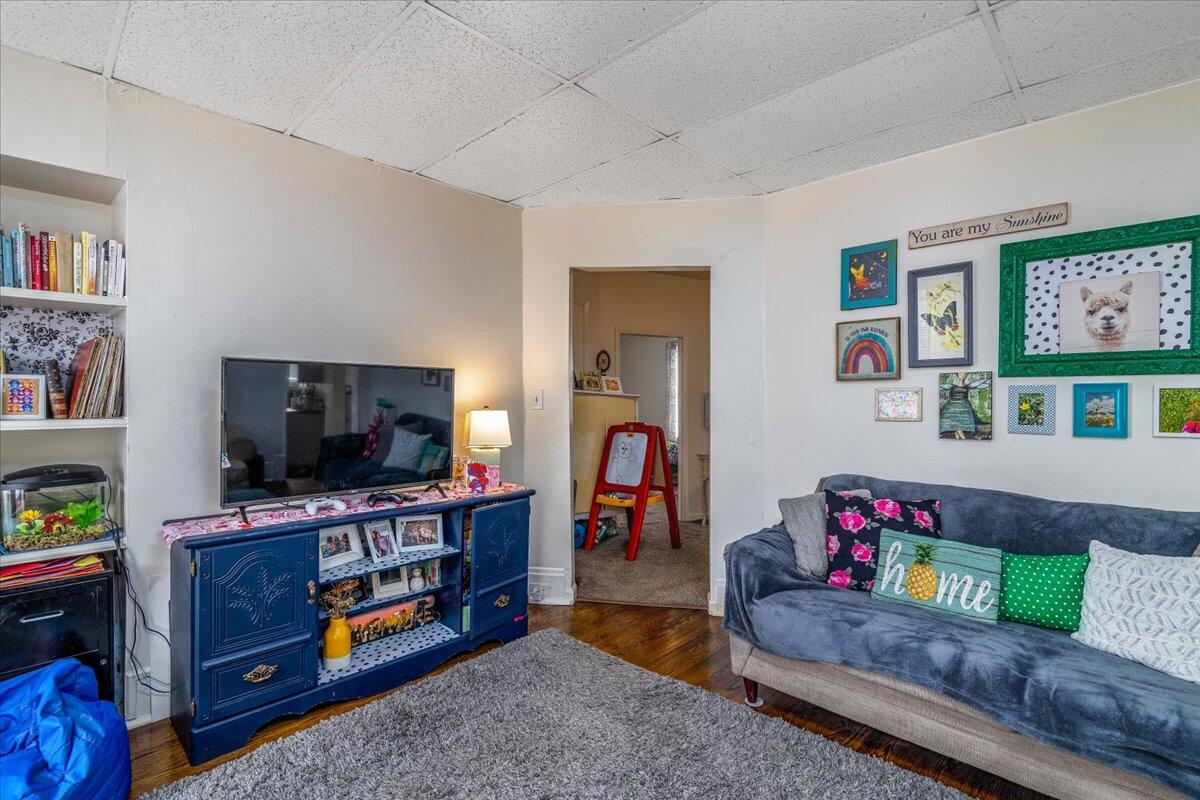 350 Mountain AVE SW
