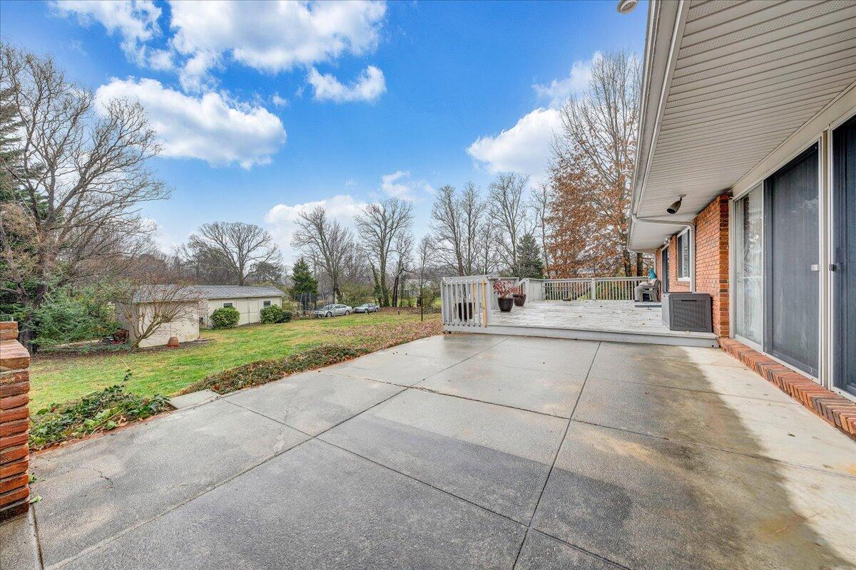 6723 Laban RD