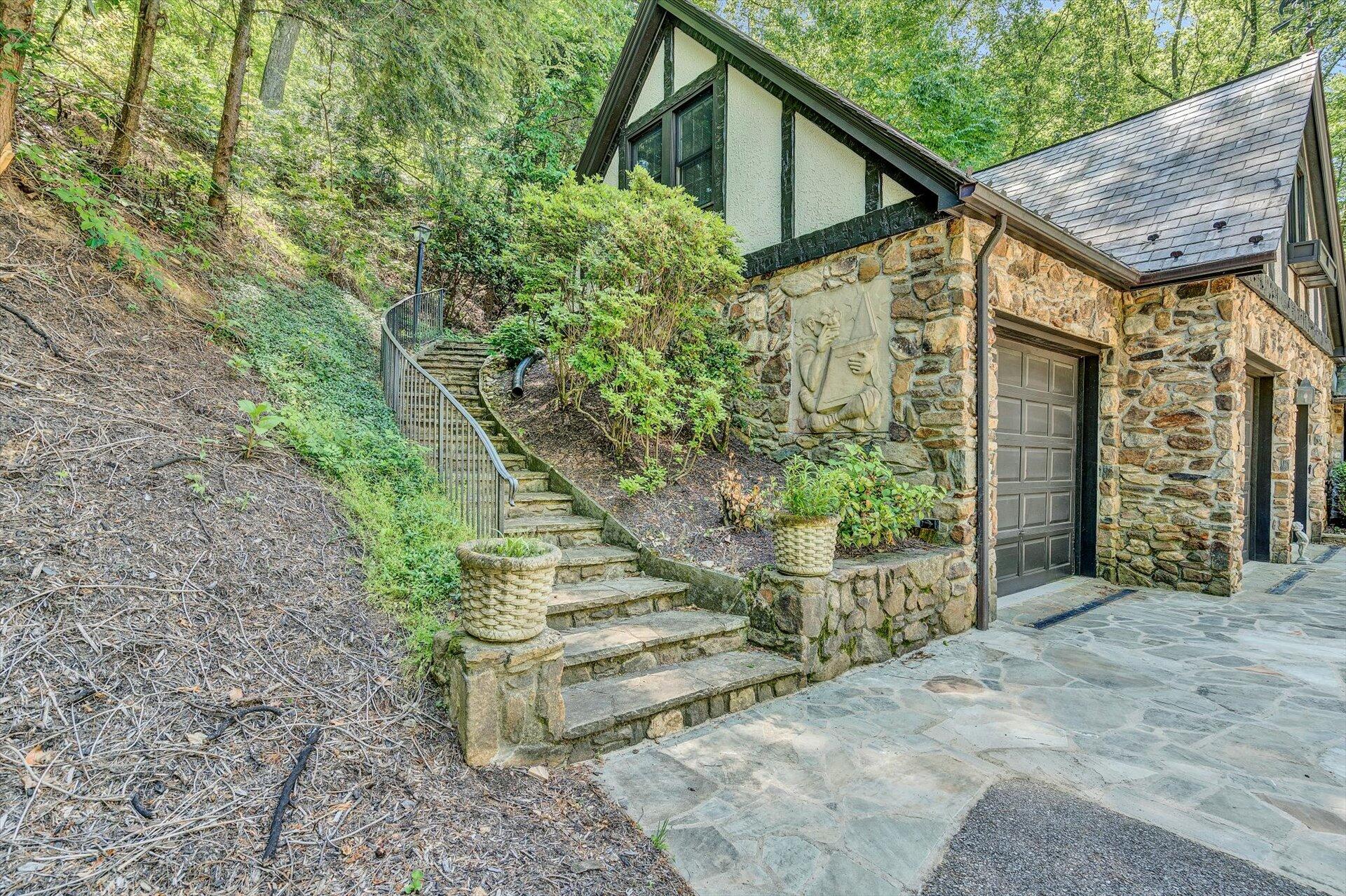 5122 Old Virginia Springs RD