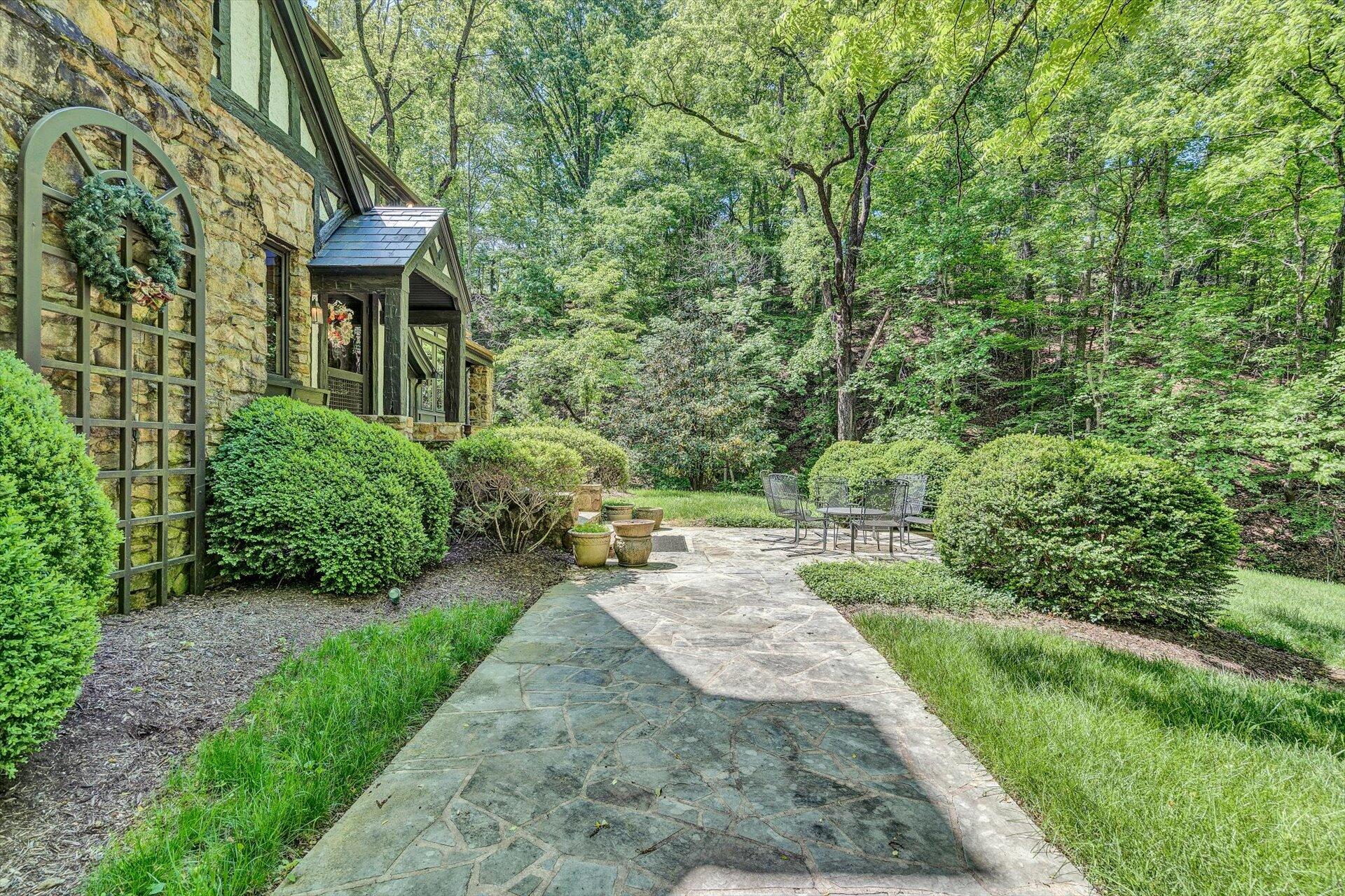 5122 Old Virginia Springs RD