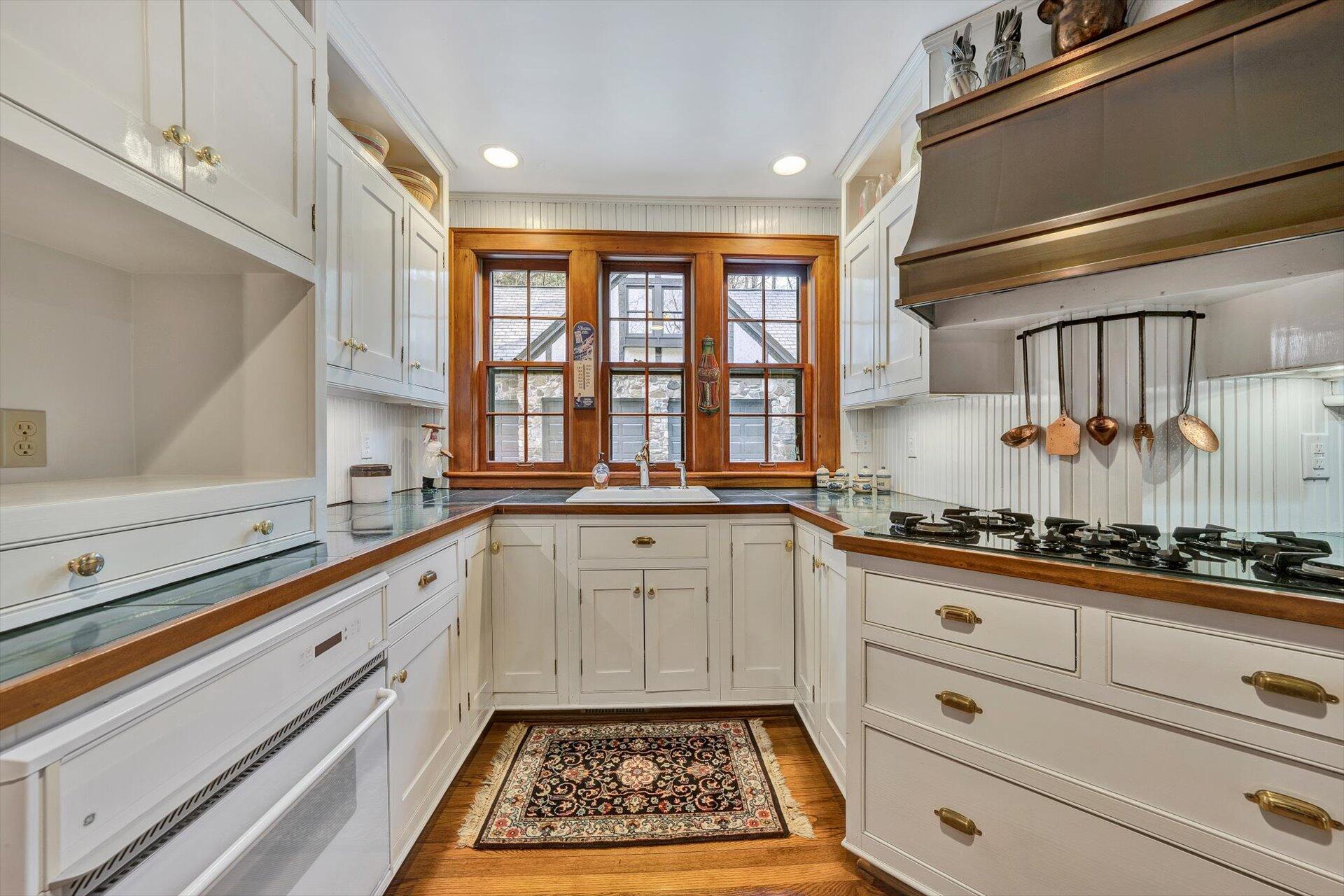 5122 Old Virginia Springs RD