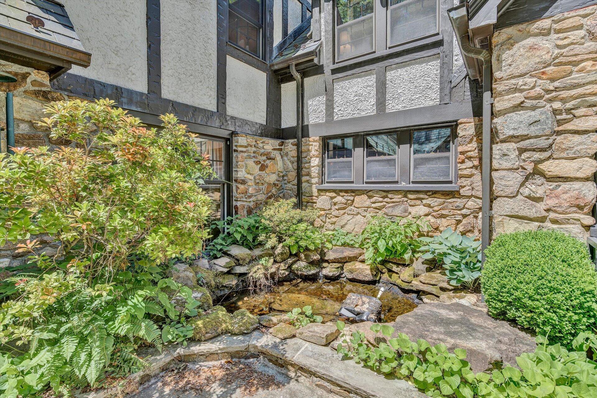 5122 Old Virginia Springs RD