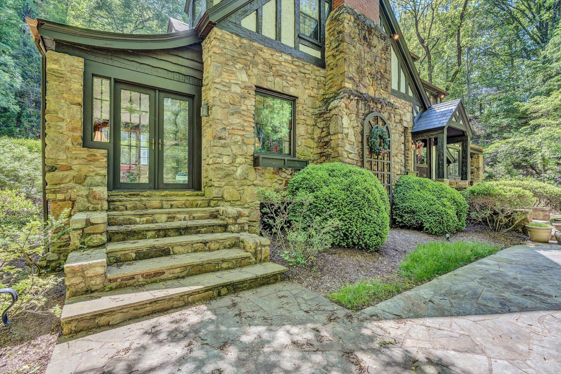 5122 Old Virginia Springs RD