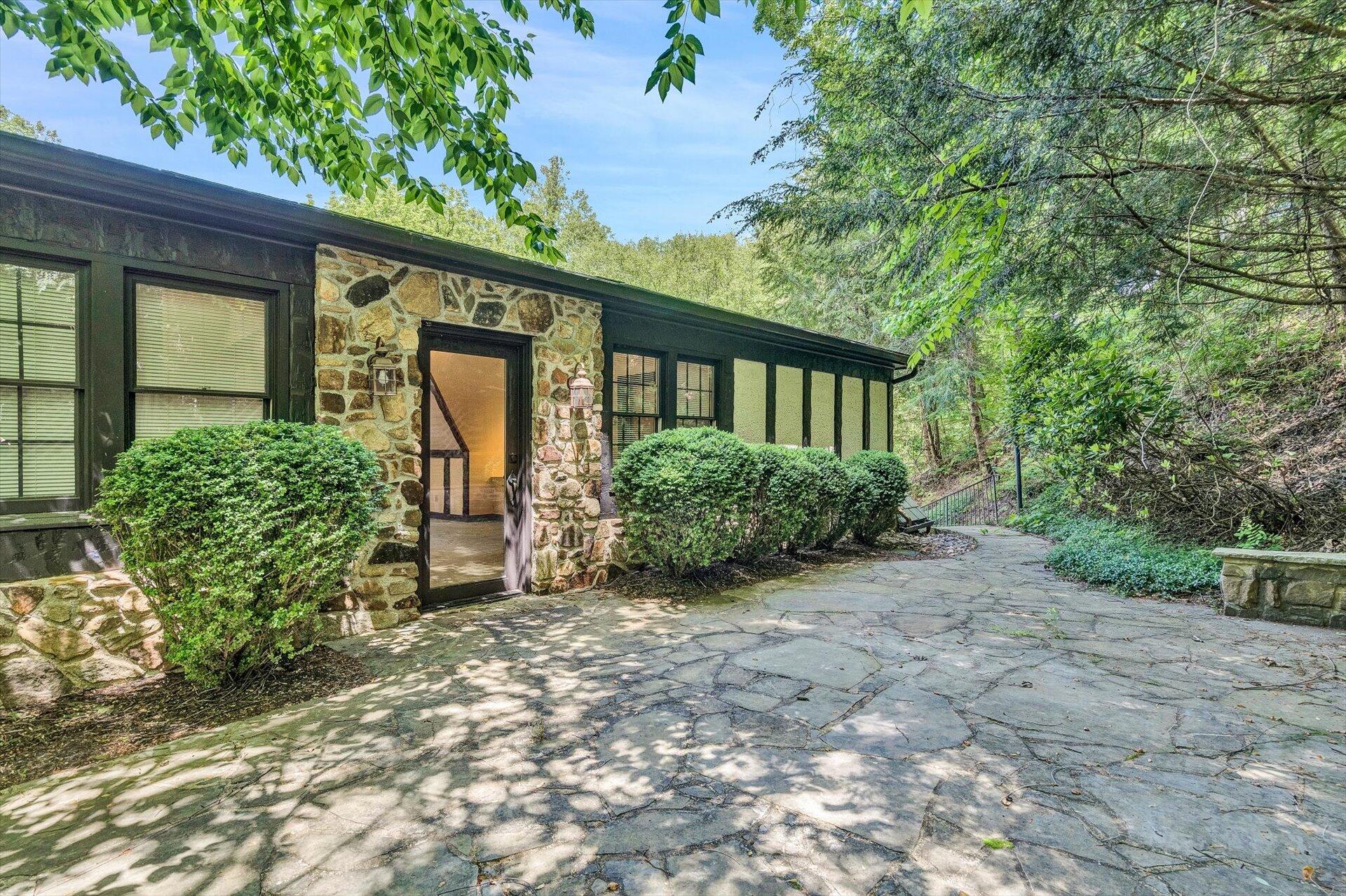 5122 Old Virginia Springs RD