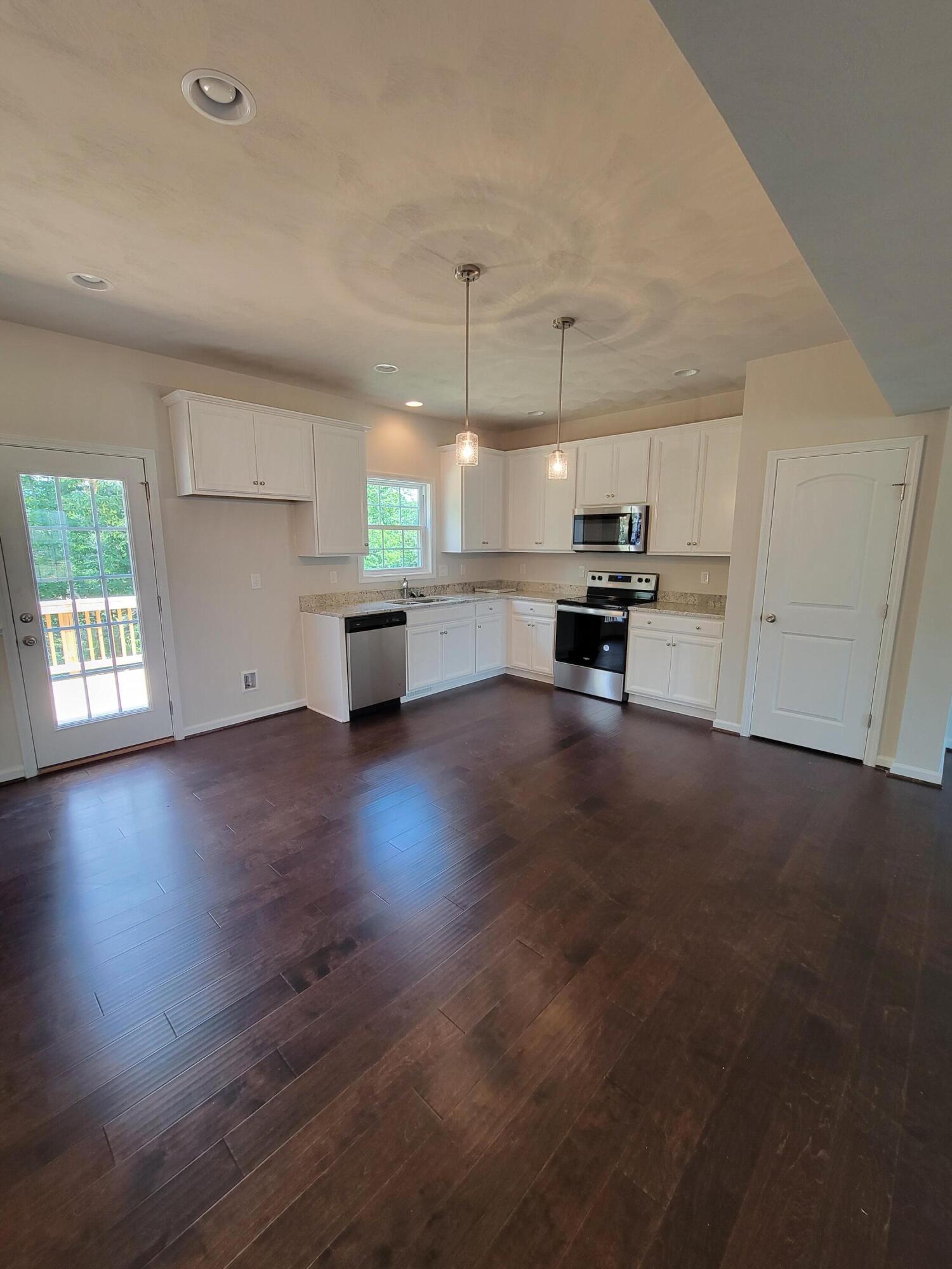 4975 Warrior DR