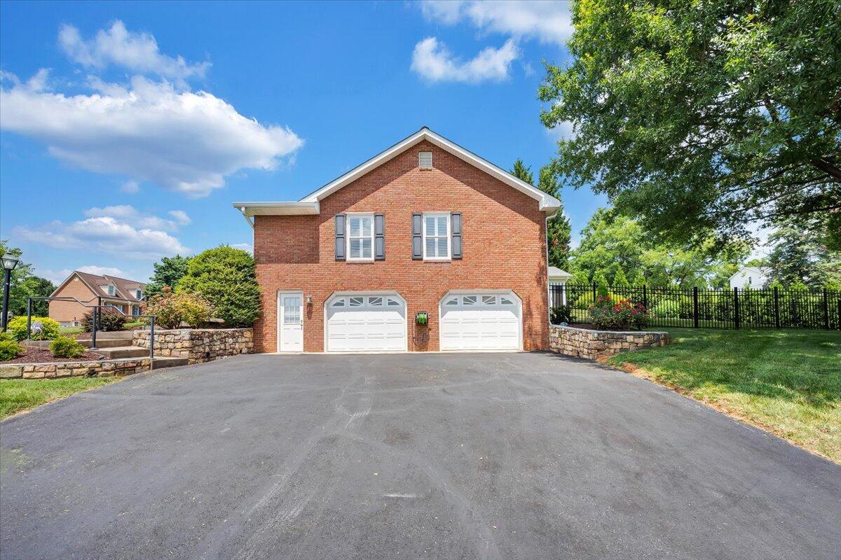 5007 Labradore DR