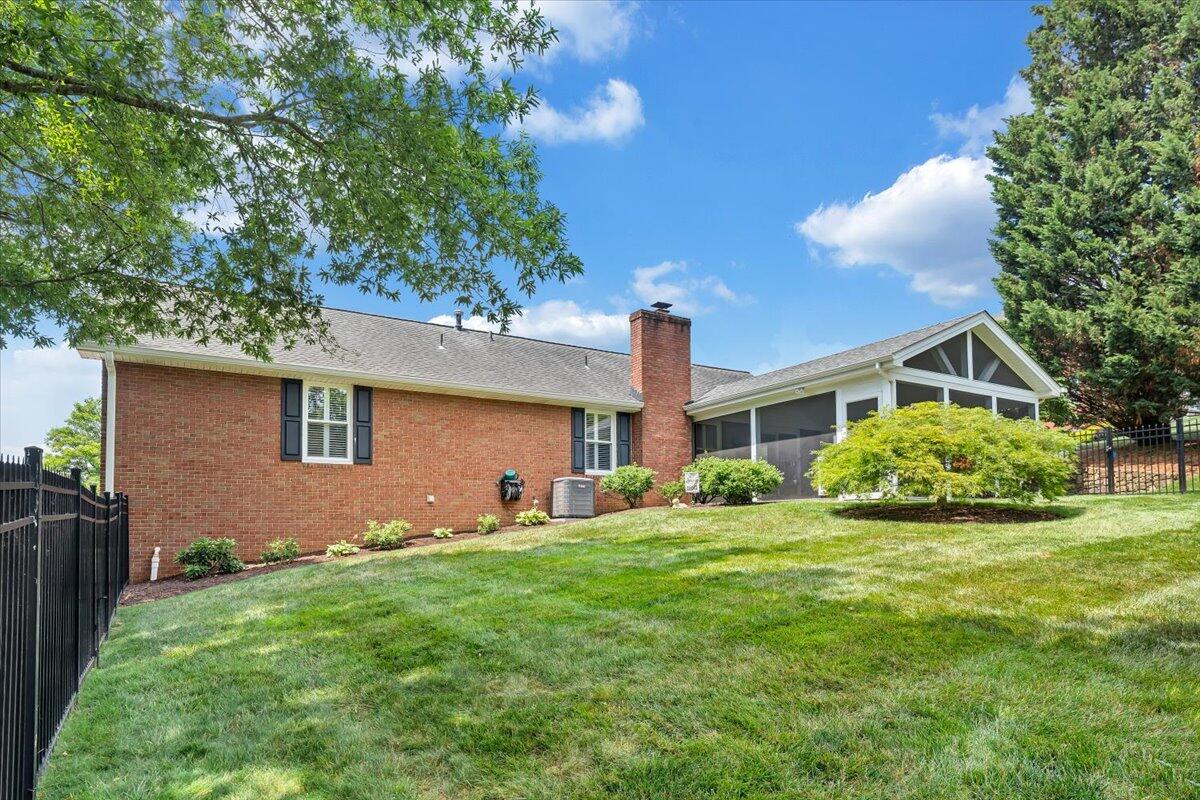 5007 Labradore DR