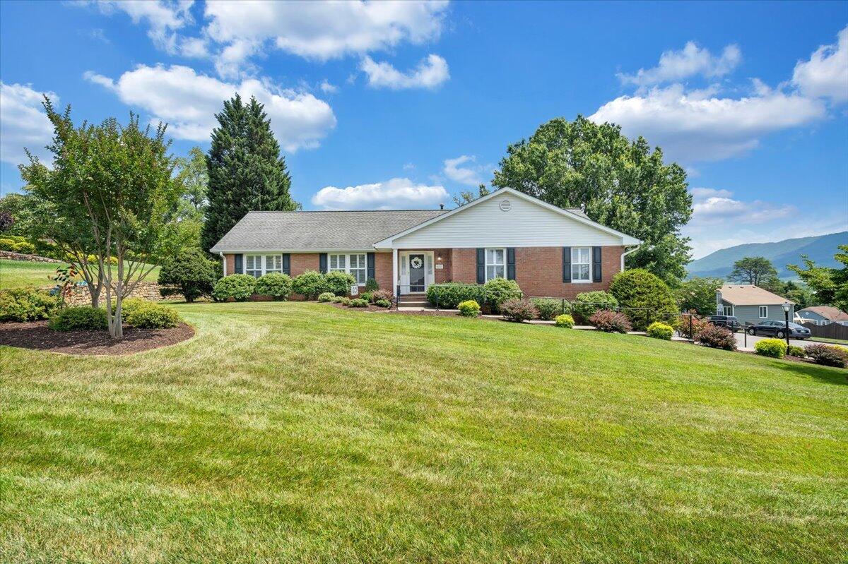 5007 Labradore DR