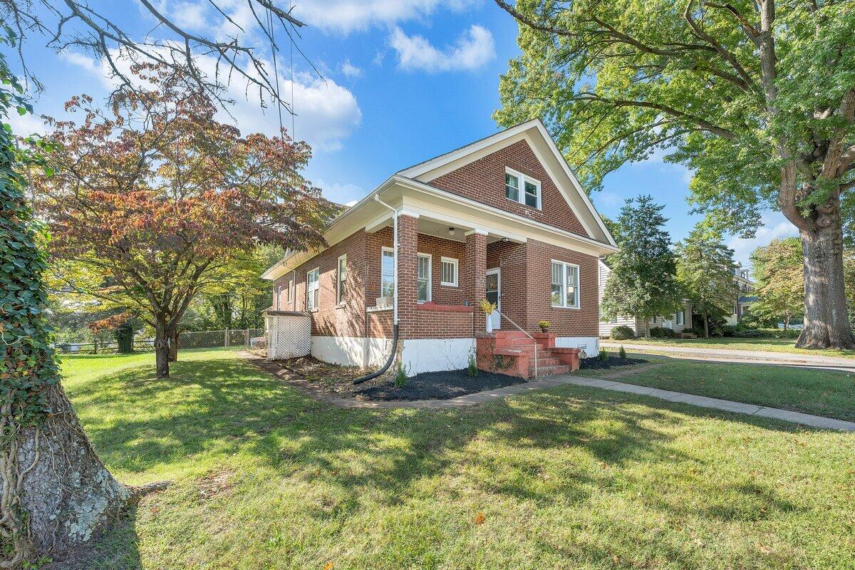 521 N Market ST