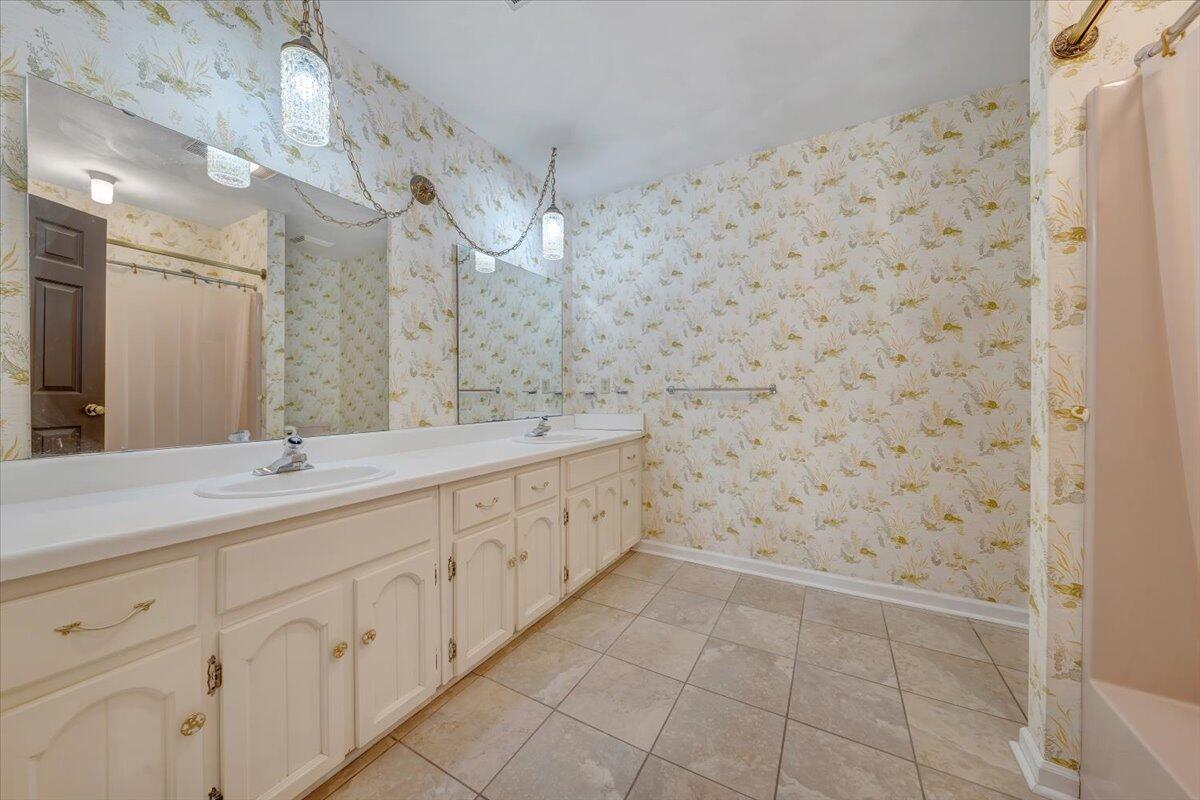 5203 Cherokee Hills DR