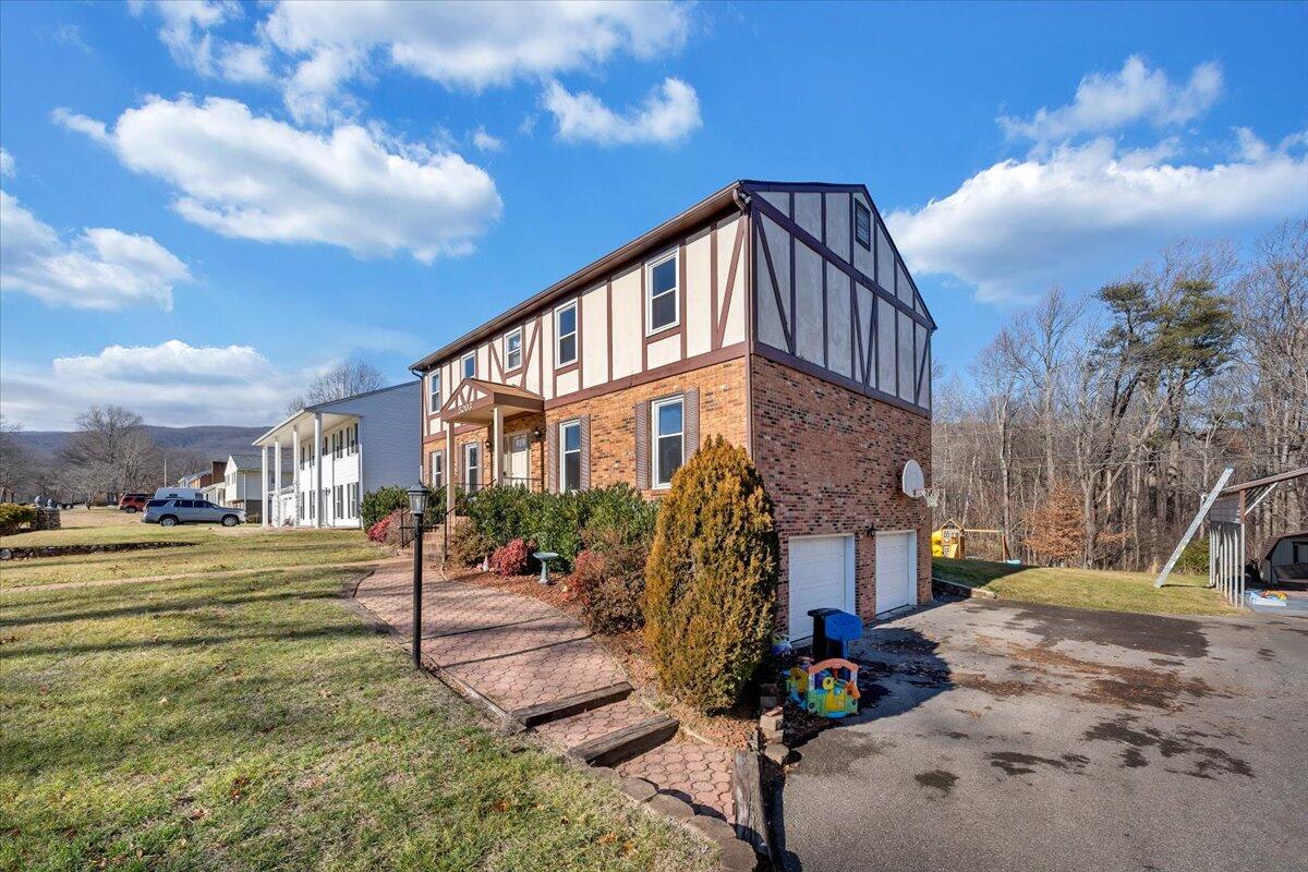 5203 Cherokee Hills DR