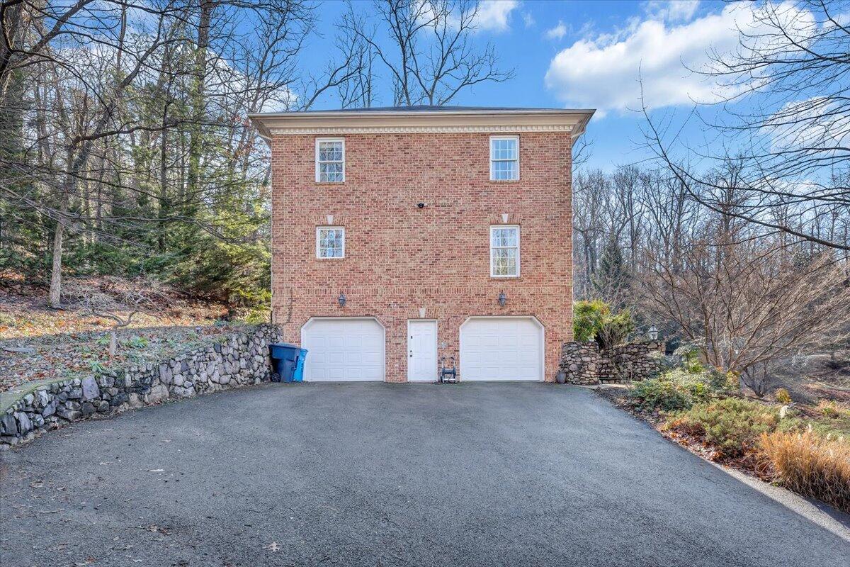3404 Woodland Hills LN SW