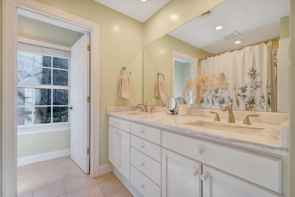 3404 Woodland Hills LN SW