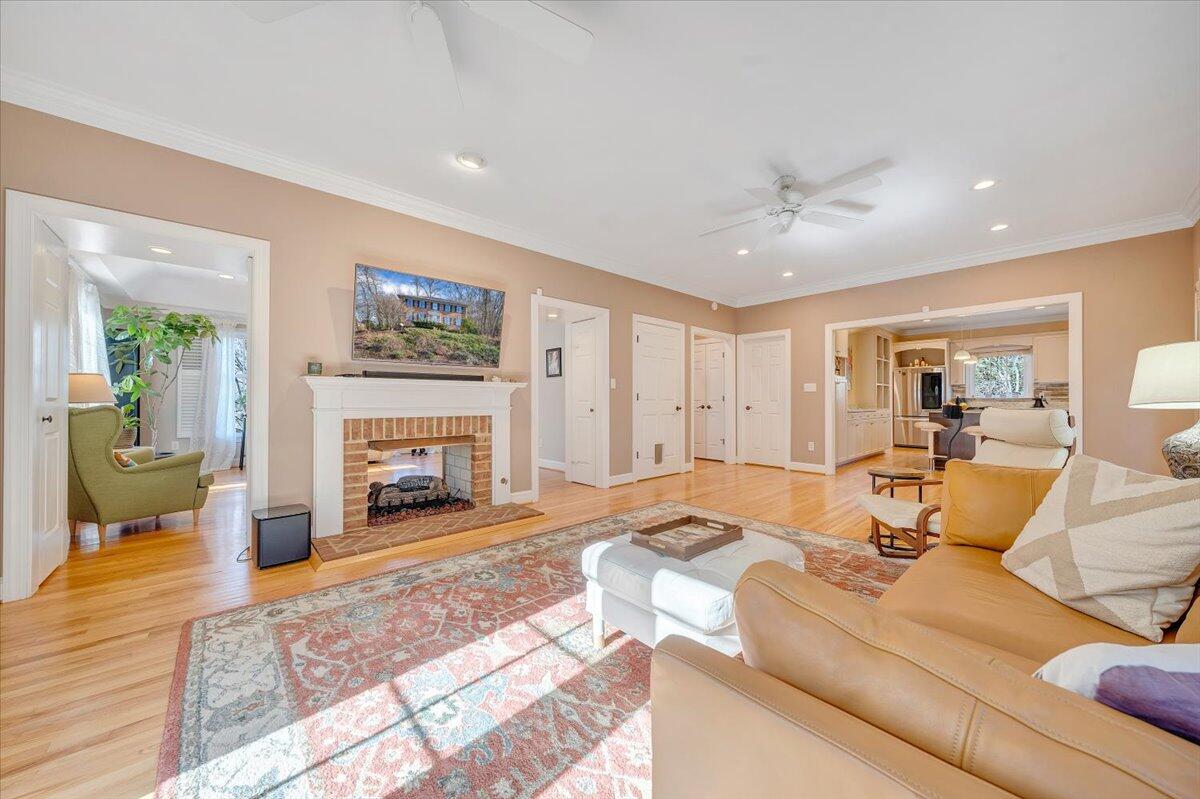 3404 Woodland Hills LN SW