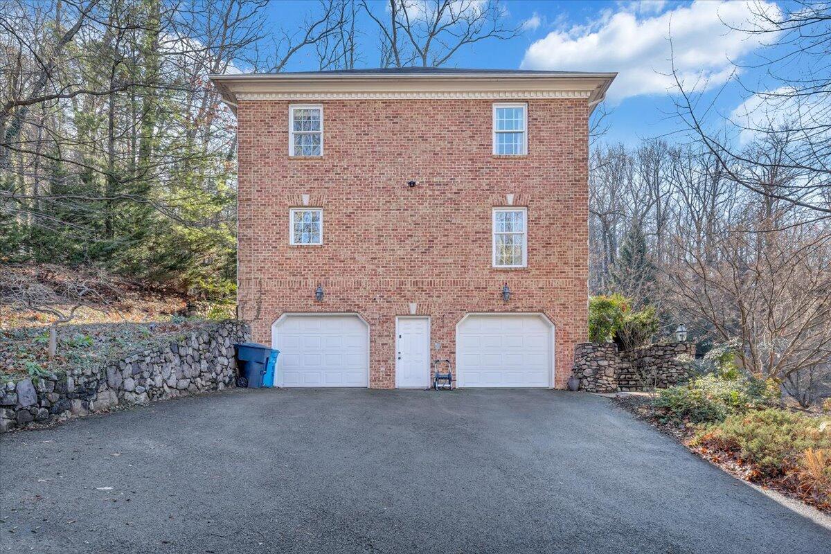 3404 Woodland Hills LN SW