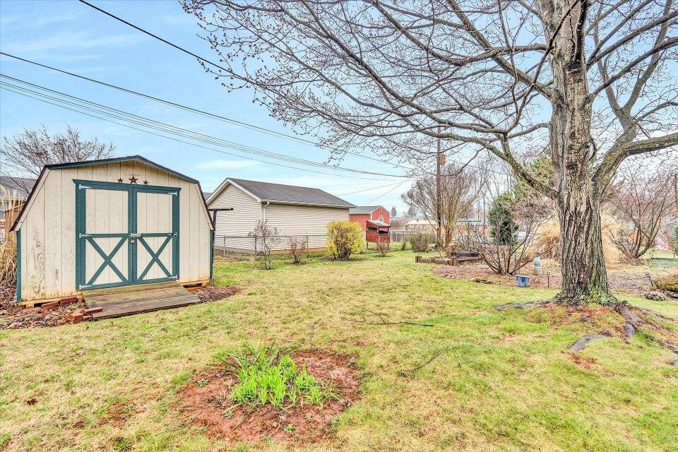914 Fairhurst DR