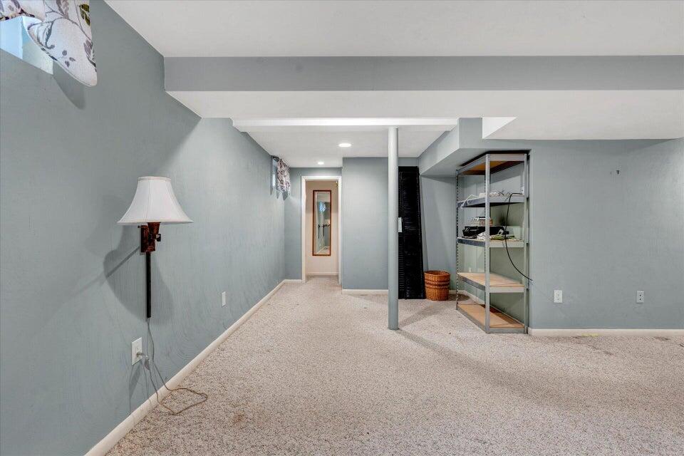 914 Fairhurst DR