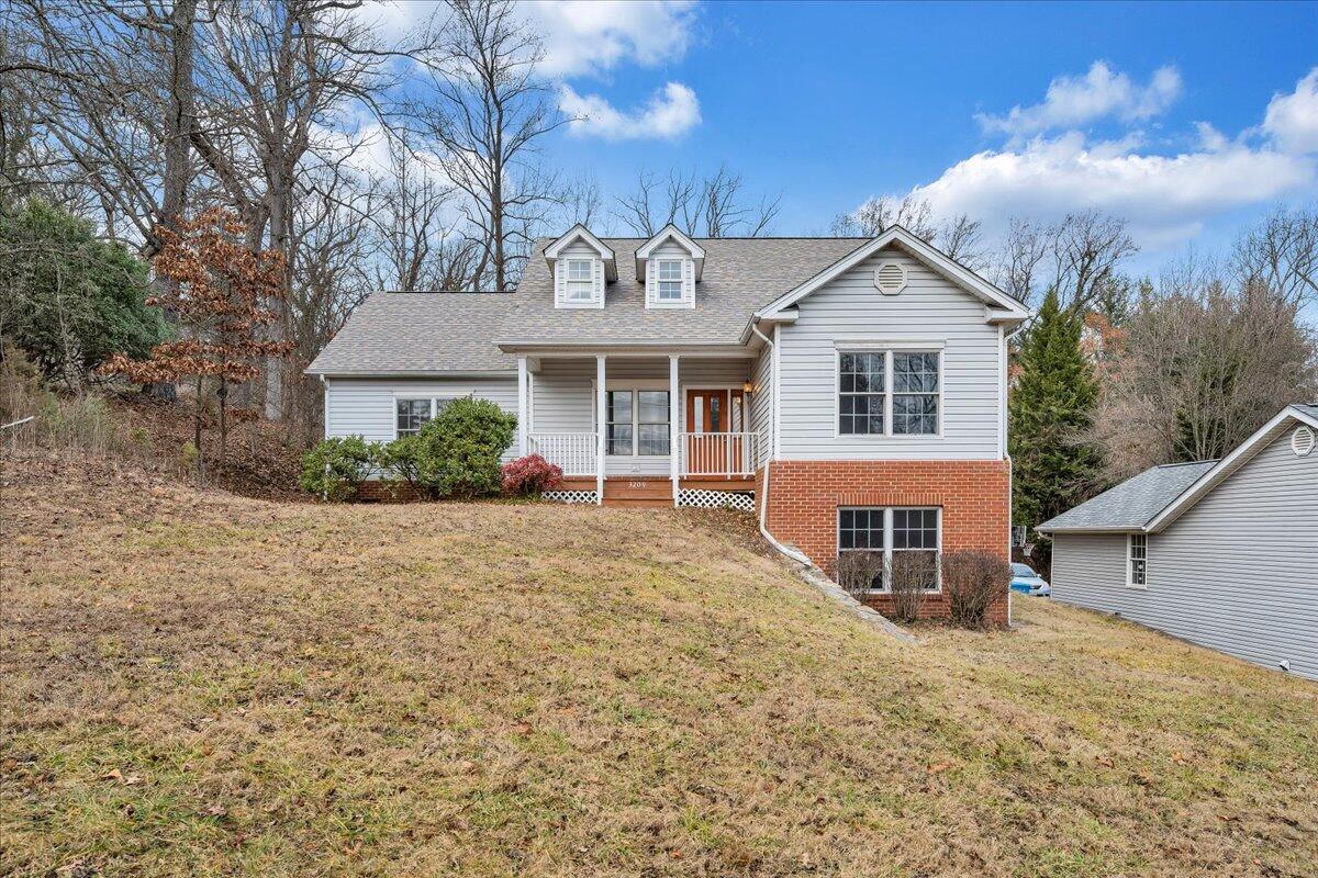 3209 Colonial AVE SW