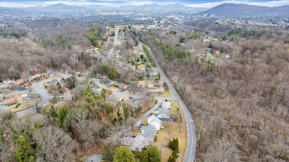 3209 Colonial AVE SW