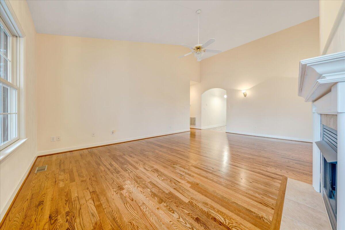 3209 Colonial AVE SW