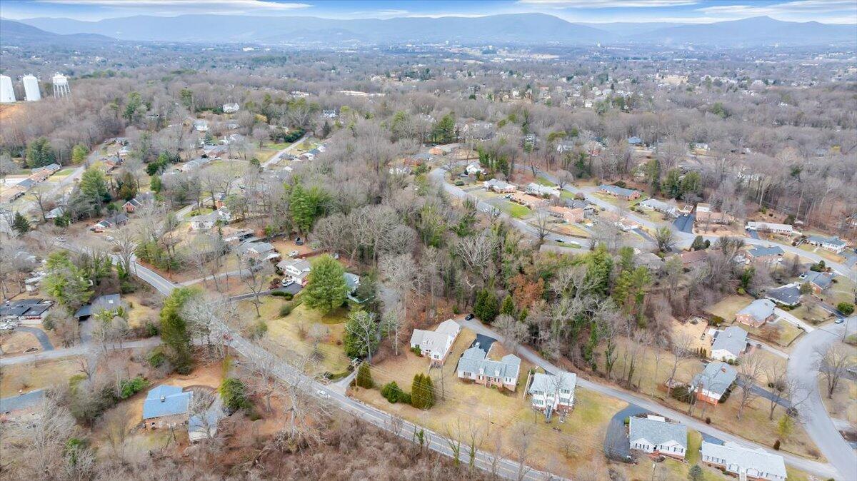 3209 Colonial AVE SW