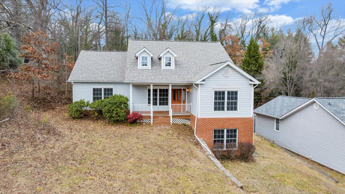 3209 Colonial AVE SW