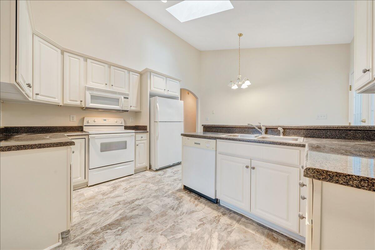 3209 Colonial AVE SW