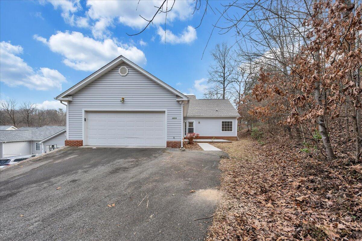 3209 Colonial AVE SW