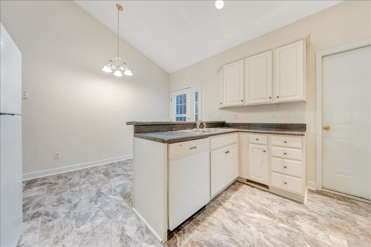 3209 Colonial AVE SW