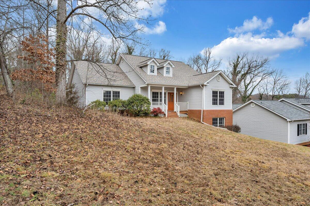 3209 Colonial AVE SW