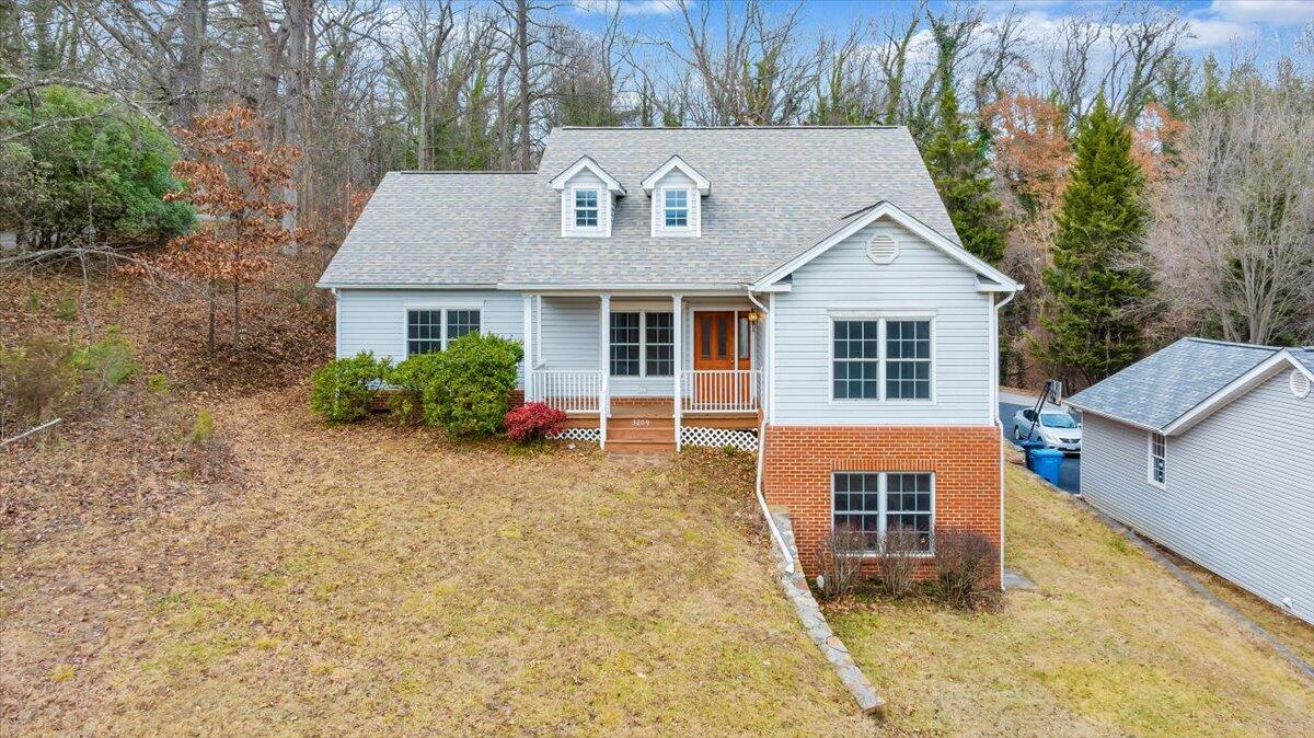 3209 Colonial AVE SW