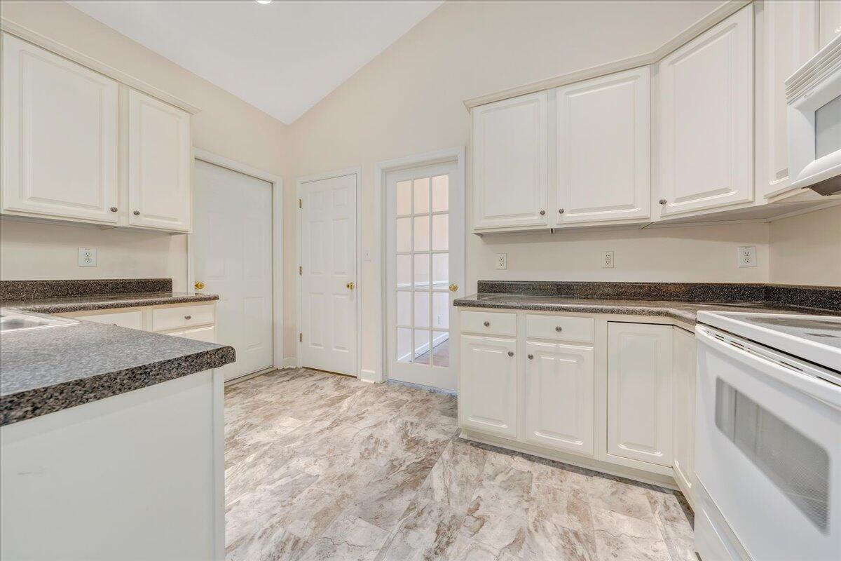 3209 Colonial AVE SW