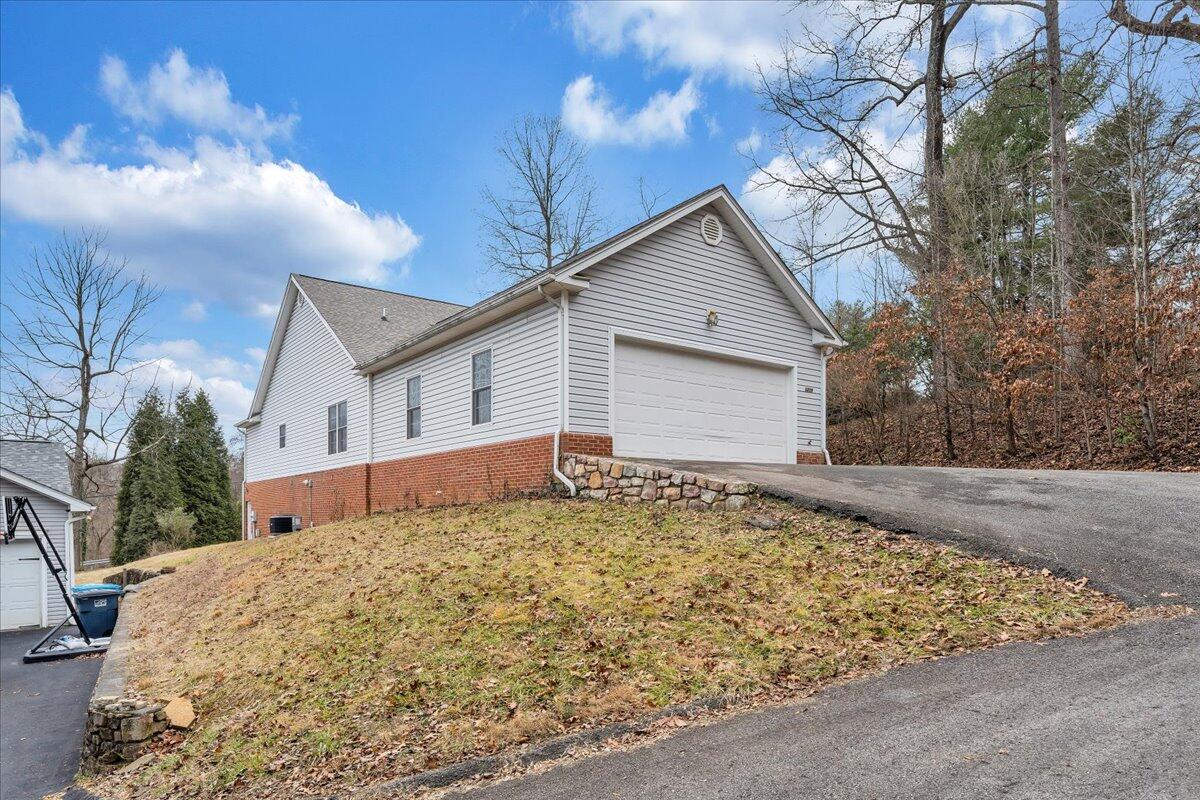 3209 Colonial AVE SW