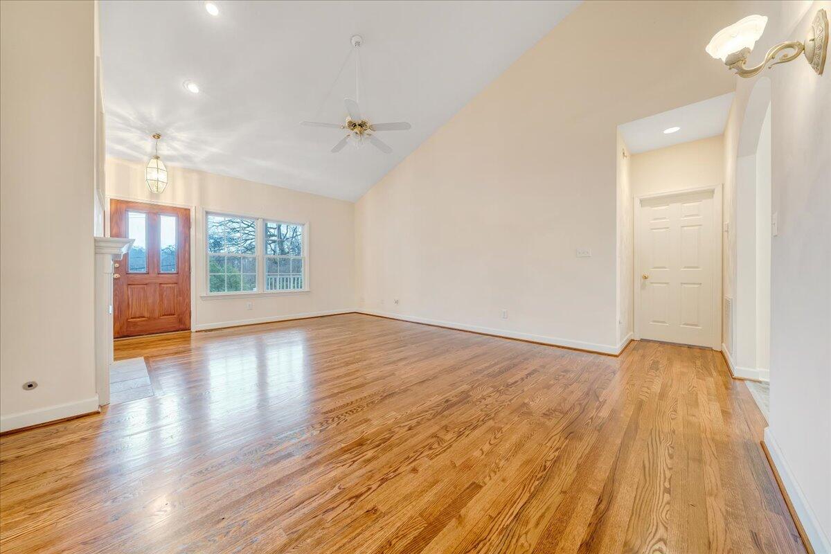 3209 Colonial AVE SW