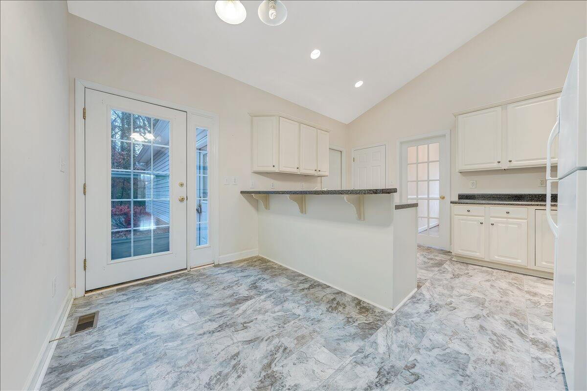 3209 Colonial AVE SW