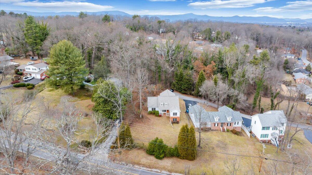 3209 Colonial AVE SW