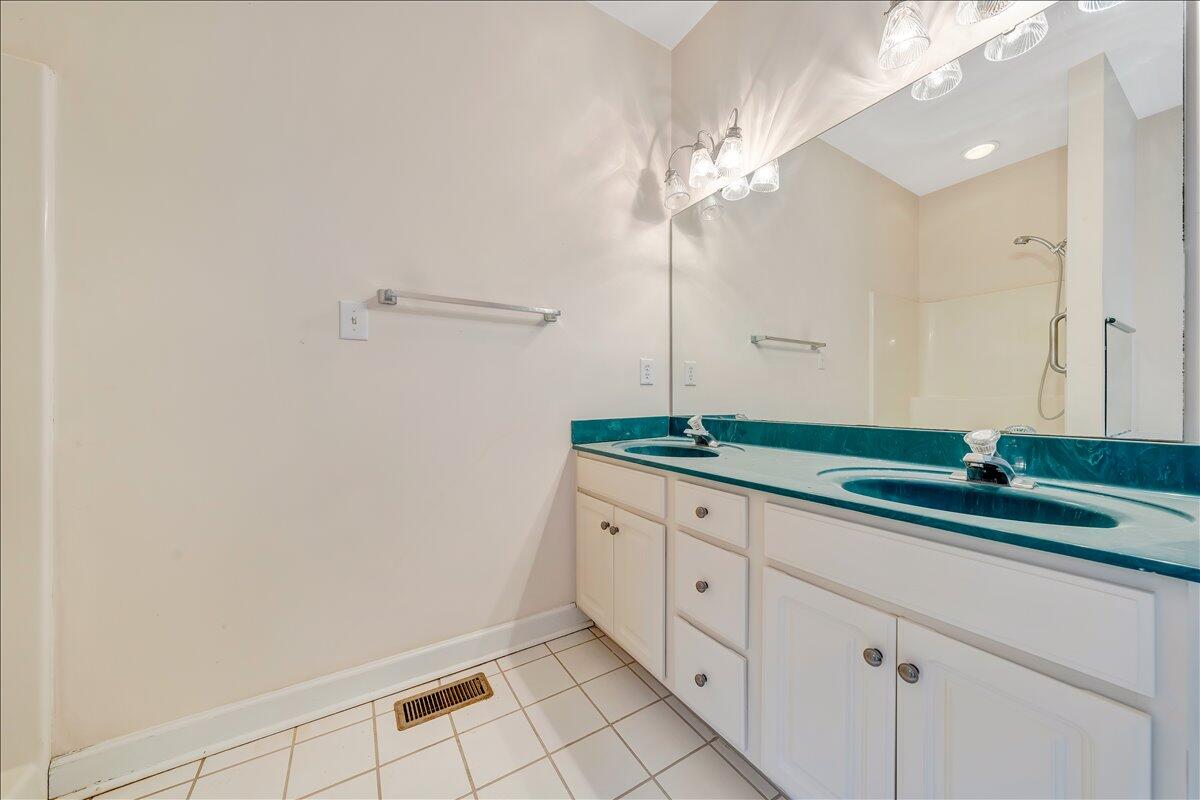 3209 Colonial AVE SW