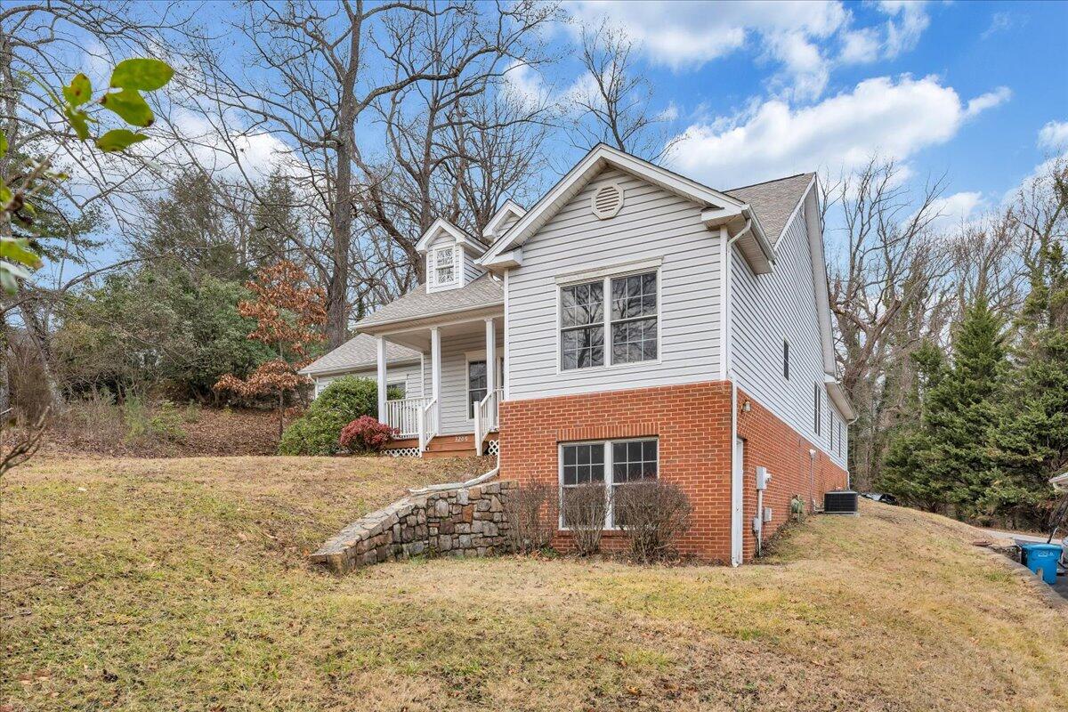 3209 Colonial AVE SW