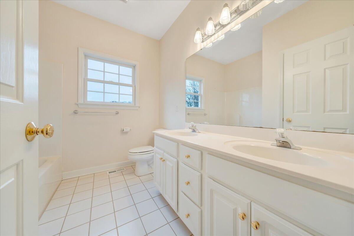 3209 Colonial AVE SW