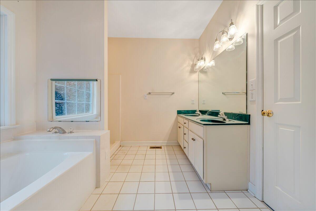 3209 Colonial AVE SW