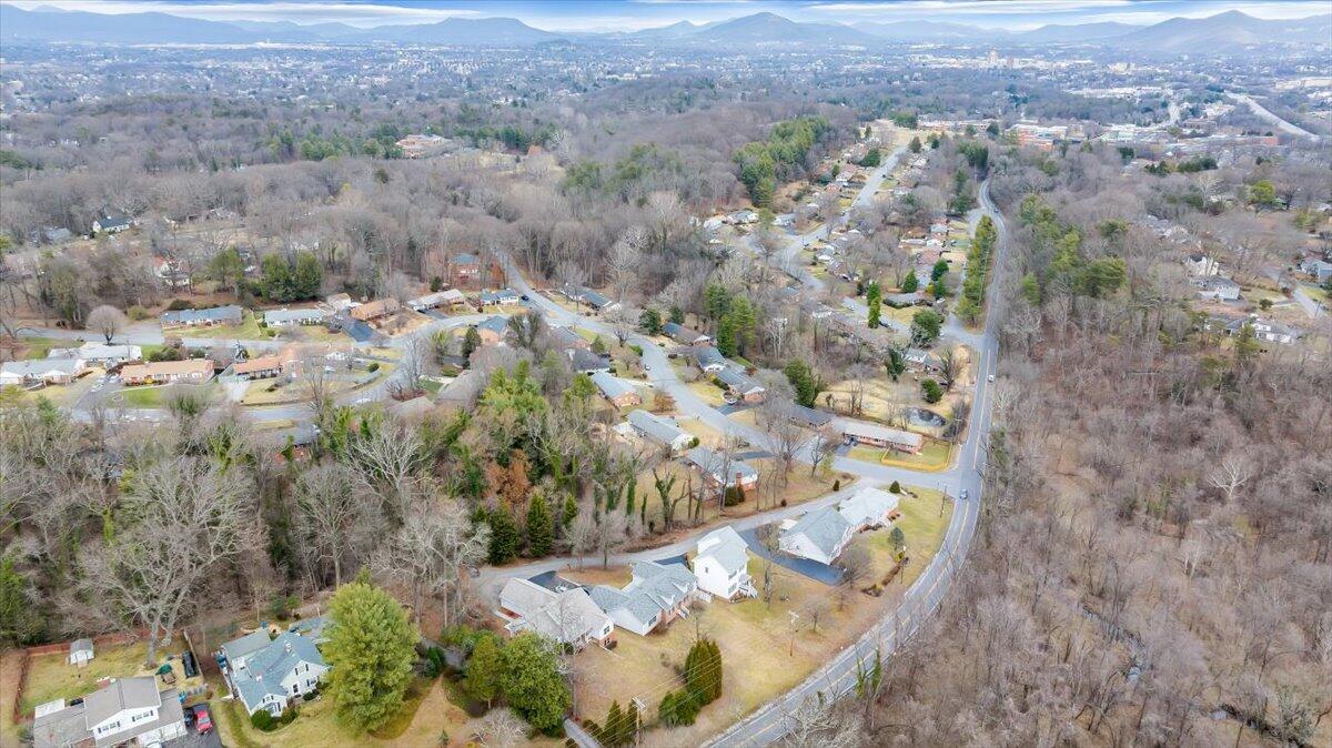 3209 Colonial AVE SW