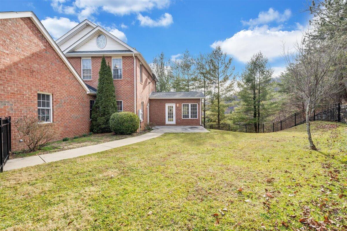 5664 Longridge DR
